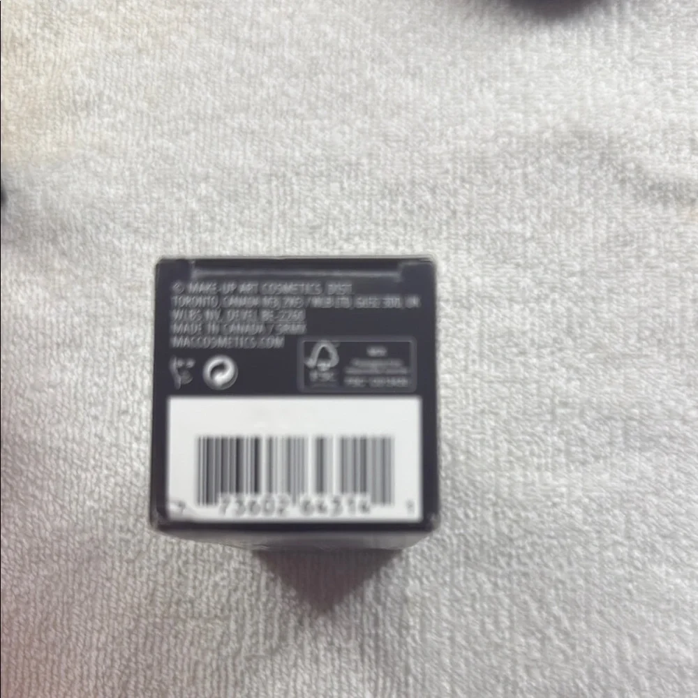 New in Box MAC Studio Fix Fluid Foundation SPF 15 NW33 - Picture 6 of 6